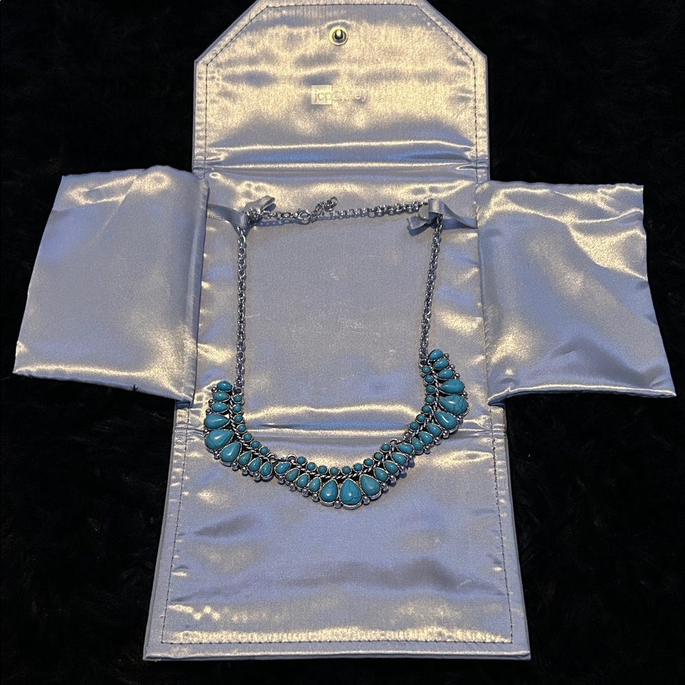 Elegant Silver and Turquoise Necklace